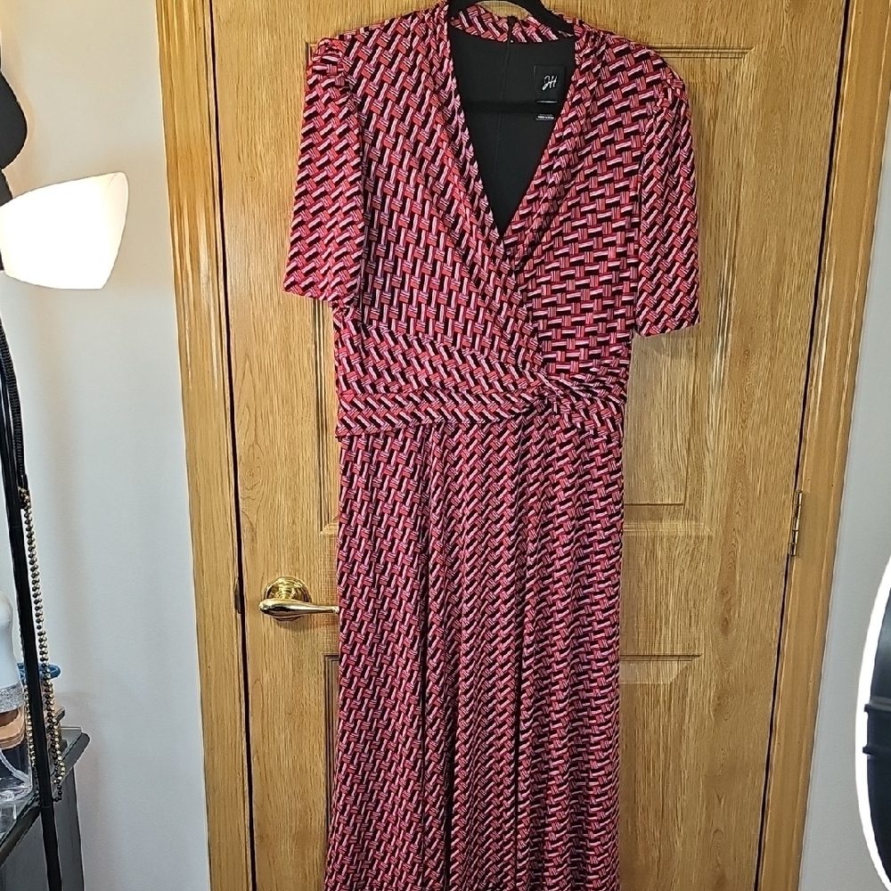 Chic Red and Black Geometric Maxi Dress